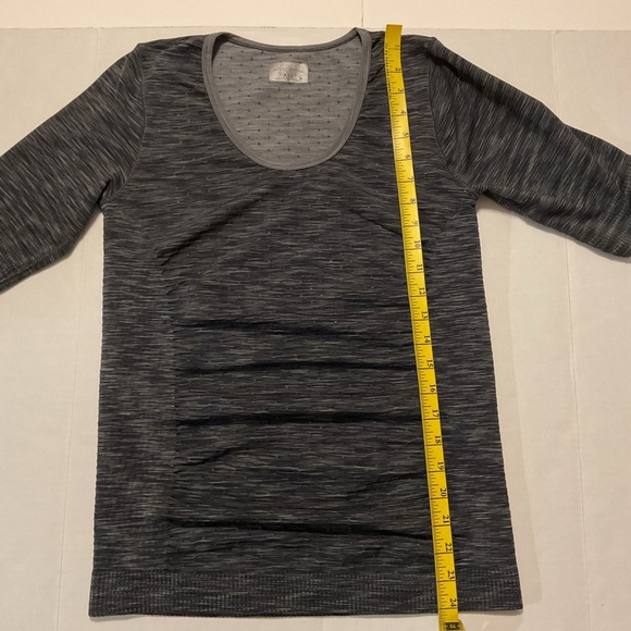 Athleta Radiance Tee Gray Space Seamless - Picture 3 of 6